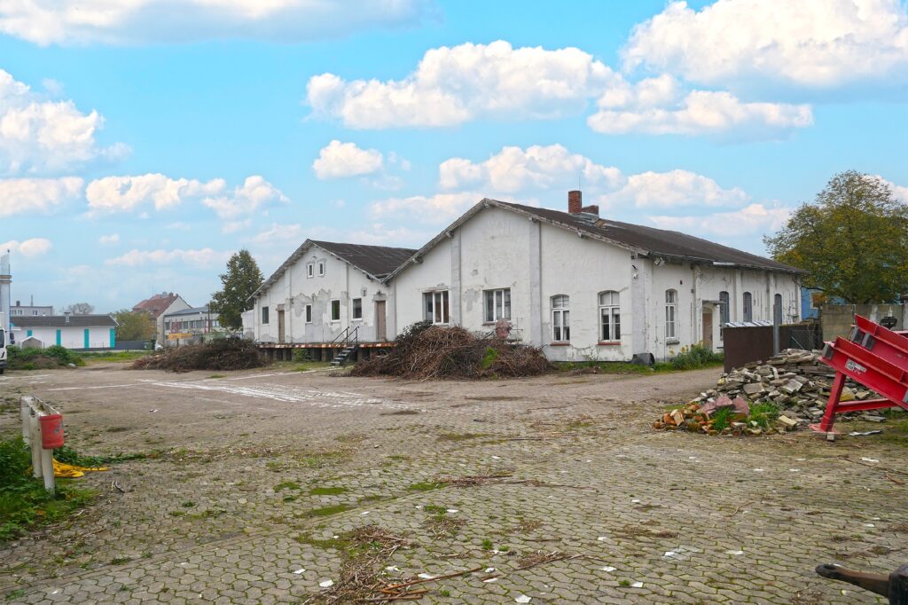 Blick auf Hof und Halle A